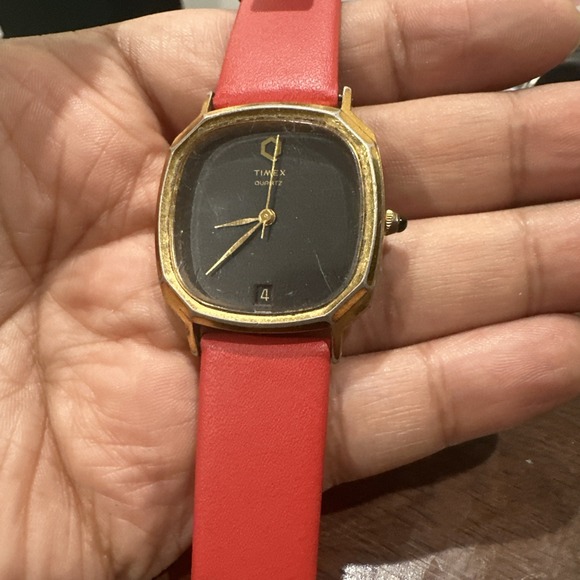 Working Vintage Timex Q Black Mens Watch 32mm Gold Tone Date Square Red Leather - Picture 1 of 12